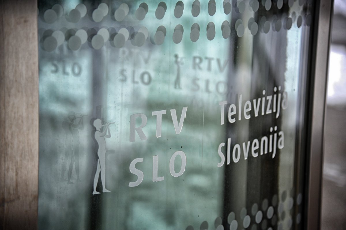 Sodišče zadržalo odločbo ministrstva: RTV Slovenija do 3,5 milijona evrov