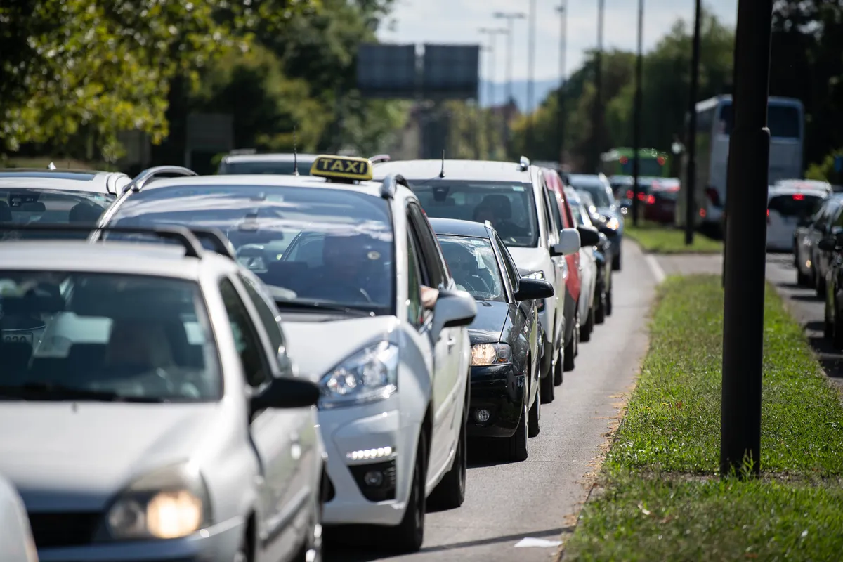 Posledice vojne na Bližnjem vzhodu danes občutijo tudi slovenski vozniki