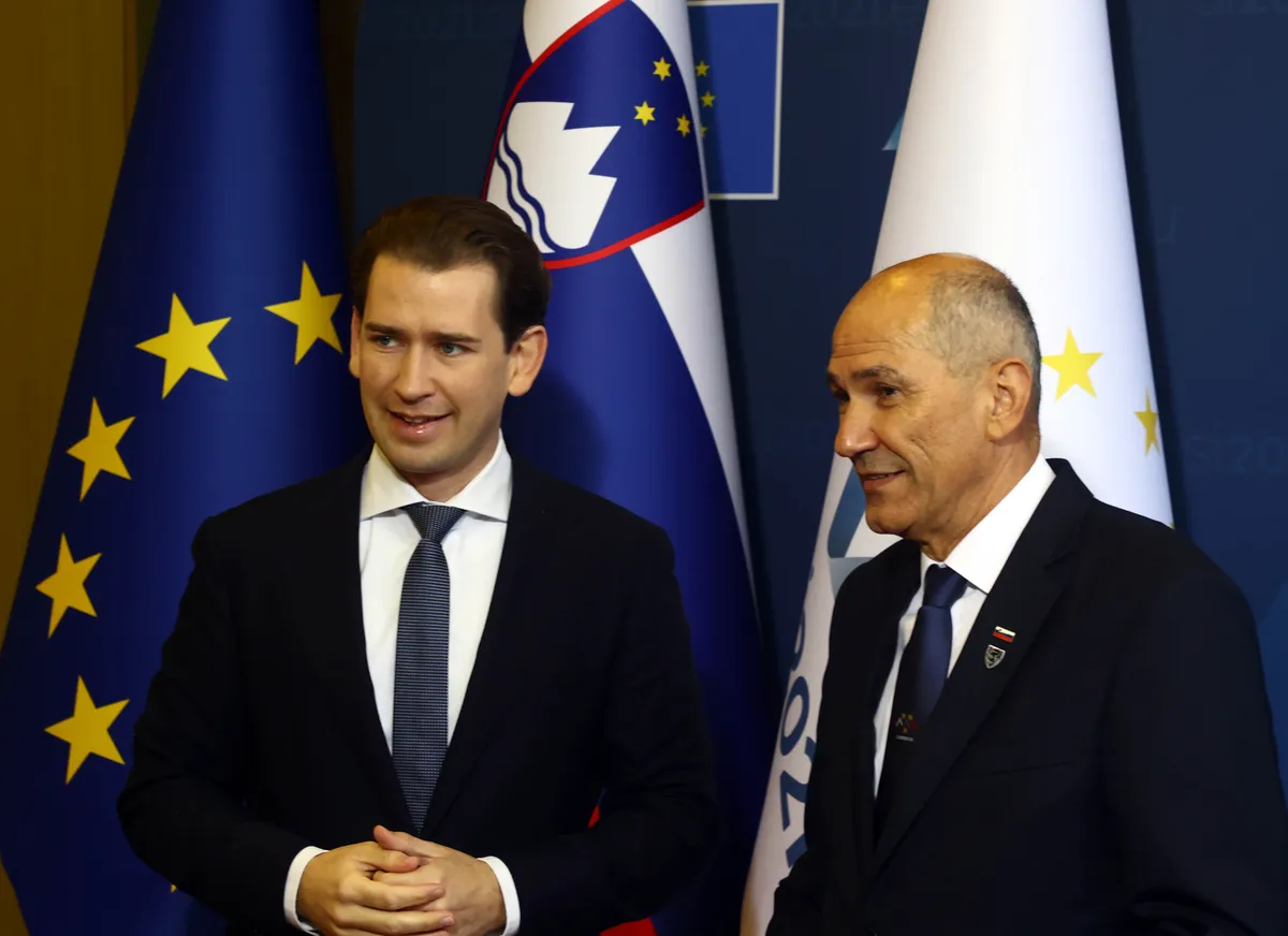 Opozicija o lobističnih stikih Janše in Kurza: "Očitno dobivamo opremo, ki bo vladi omogočala prisluškovanje"