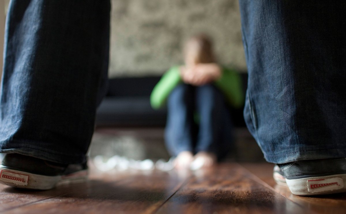 Policisti prijeli 34-letnega nasilneža, ki je pretepel partnerico