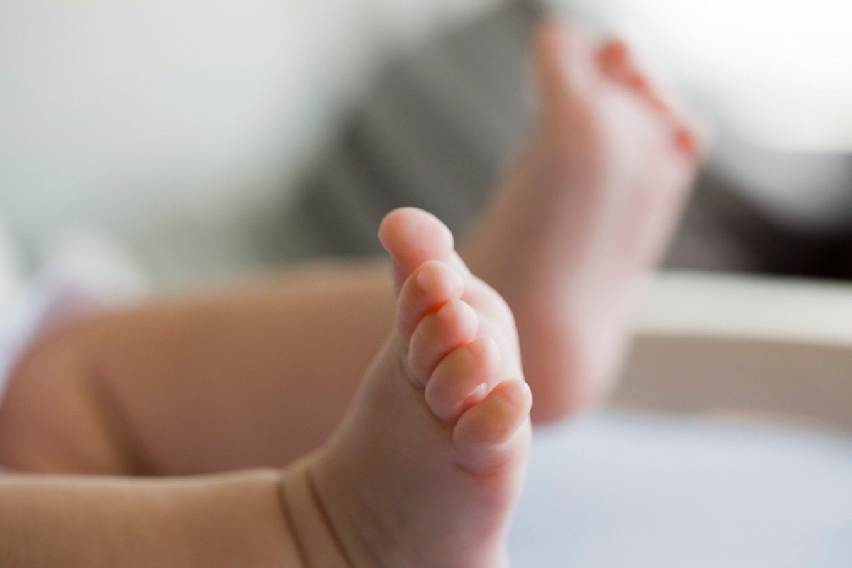 NIJZ opozarja: Uporaba odpoklicanega mleka za dojenčke je tvegana za njihovo zdravje