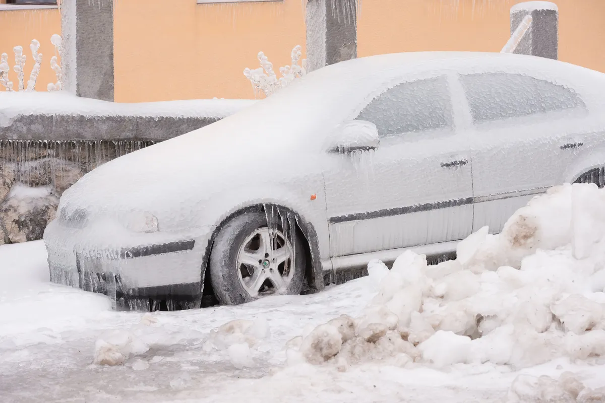 Pred nami pestro vremensko dogajanje: možna poledica in žled, nato spet sneg