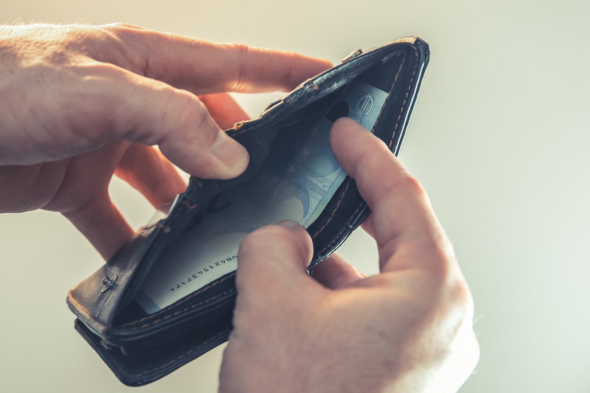 Kakšno minimalno plačo bi dale koalicijske in kakšno opozicijske stranke