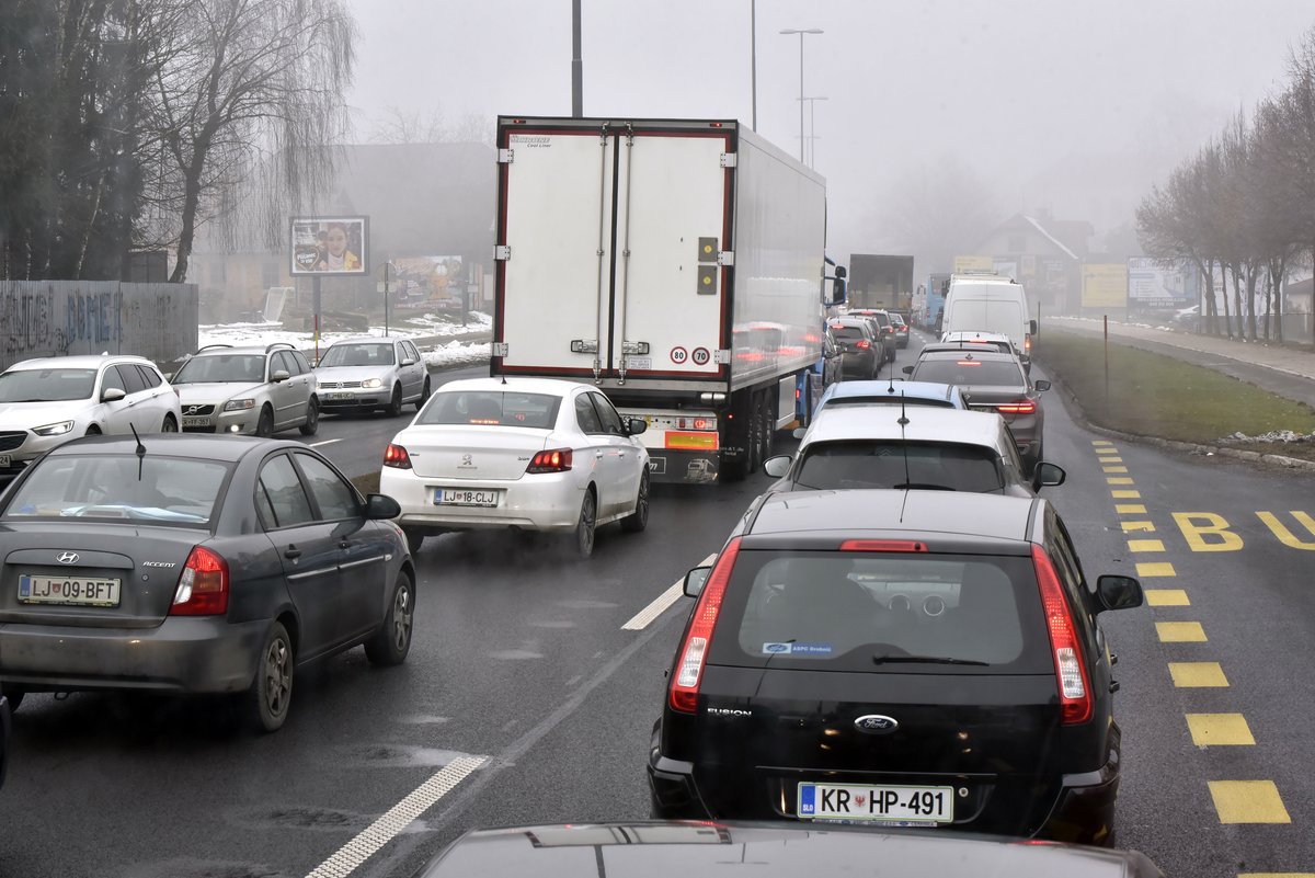 Največjo gnečo pričakujejo pri nakupovalnih središčih