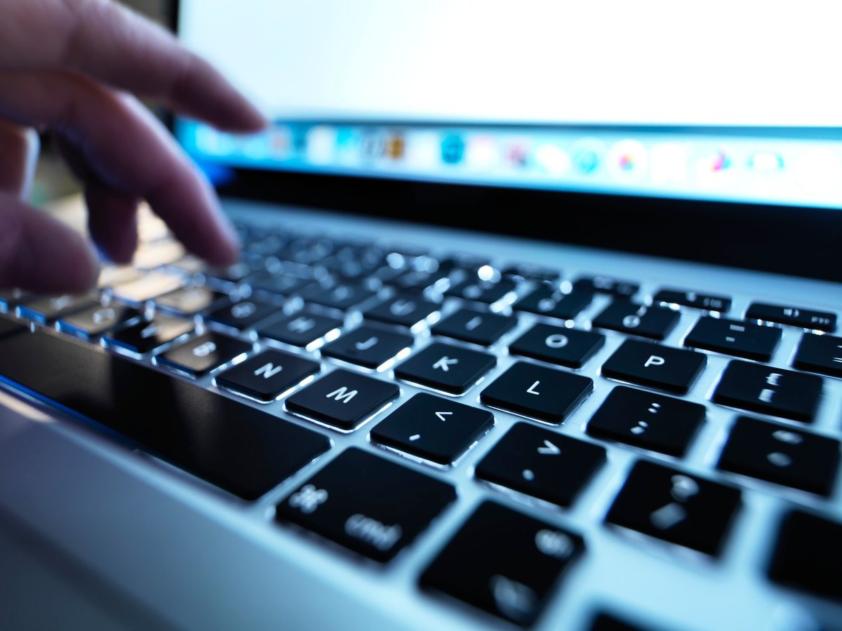 Organizacije ostro nad EU: Konec ukrepov slabi zaščito otrok na spletu