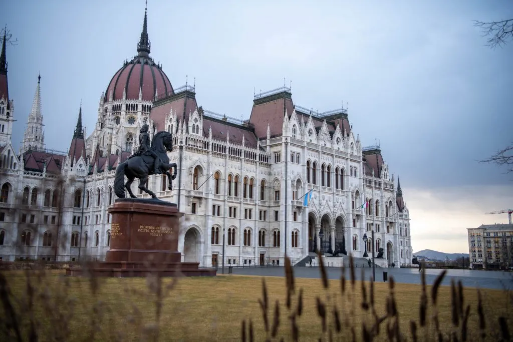 Ustanovno zasedanje madžarskega parlamenta bo 9. maja