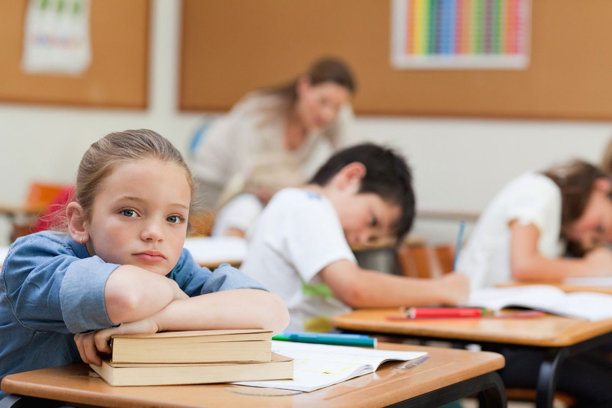 Novi pravilnik o učbeniškem skladu: brezplačna gradiva odslej tudi za 4. razred