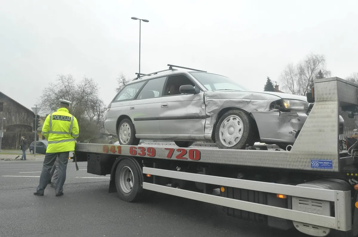Nov sistem avtovleke na avtocestah: kateri pogodbeniki Darsa bodo lahko odstranili vozila