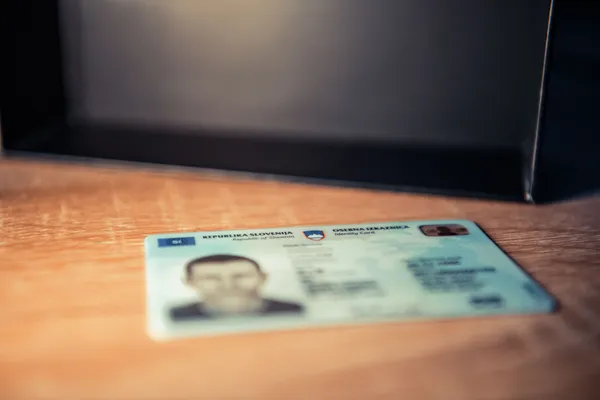 Česa verjetno ne veste o svoji elektronski osebni izkaznici