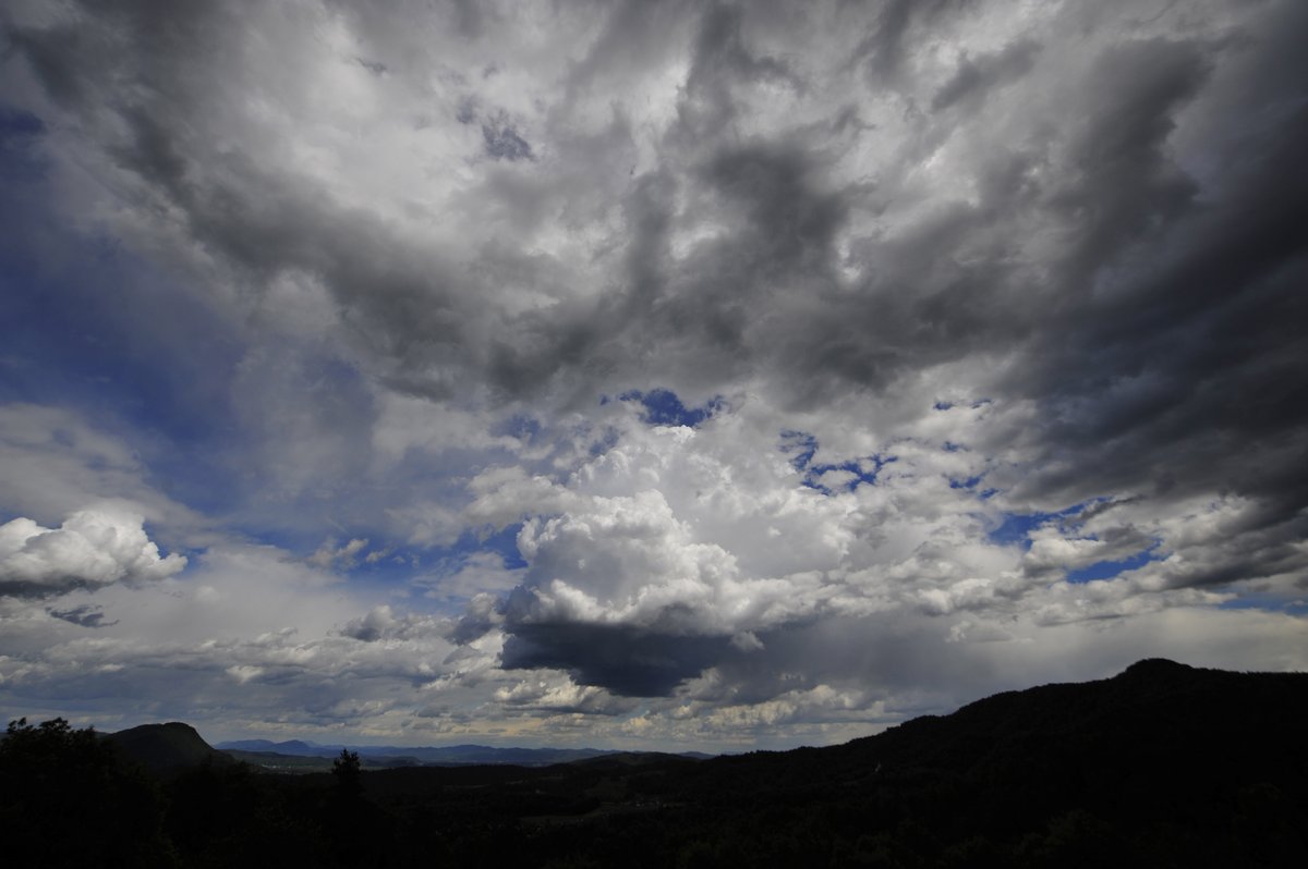 Začetek tedna oblačen, nato bodo državo znova zajele padavine