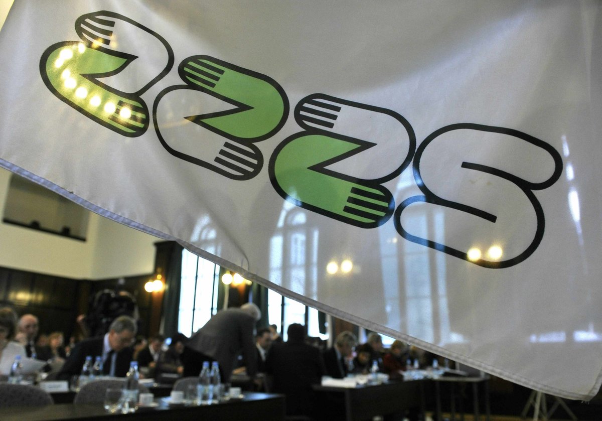 Revizija poslovanja ZZZS v letu 2024: javni denar tudi za pogostitve direktorjev