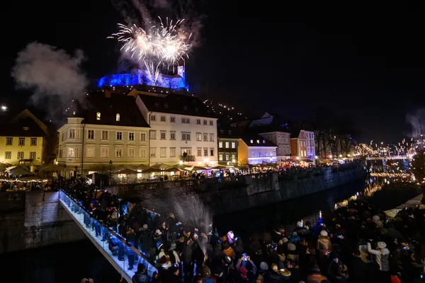 Ognjemet na silvestrovo le v dveh mestnih občinah. Kdo pa nas bo zabaval na odrih?