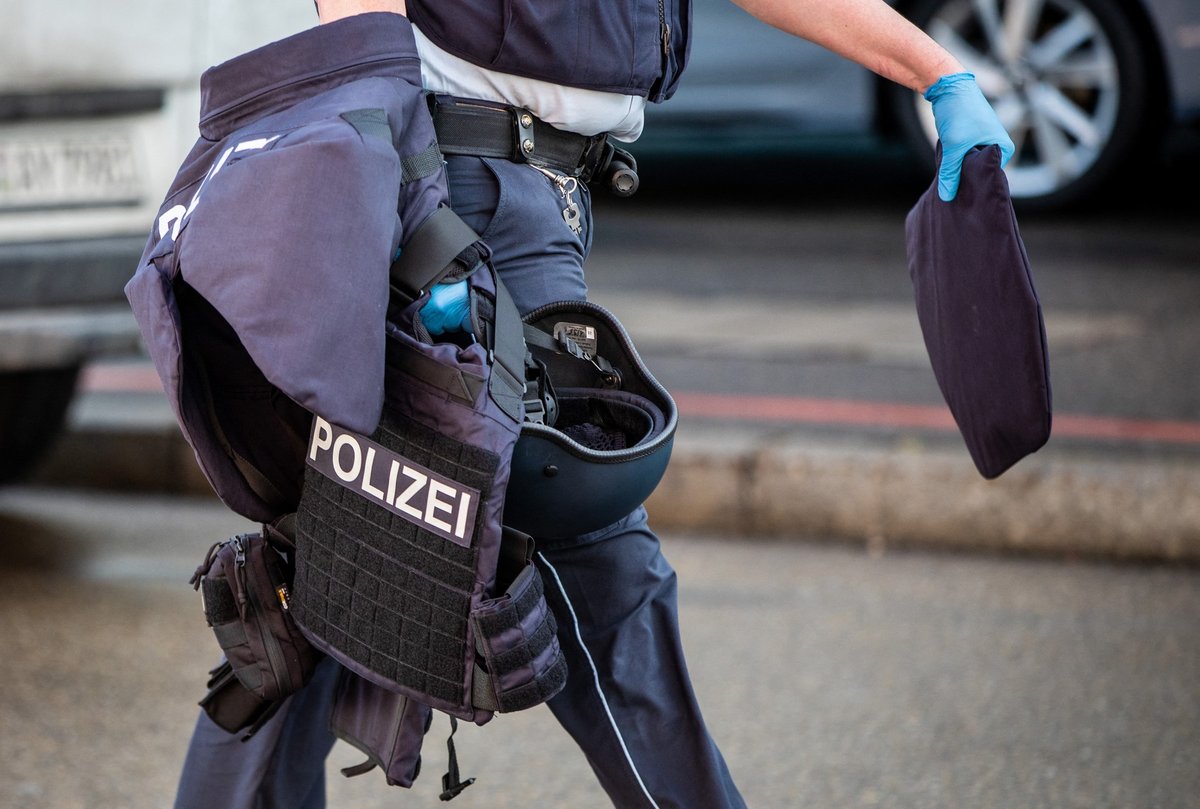 Nemška policija je po vsej državi izvedla racije proti mladim desnim skrajnežem