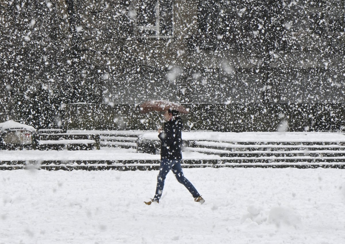 Snežna pošiljka vse do nižin: kje bo zapadlo največ snega?