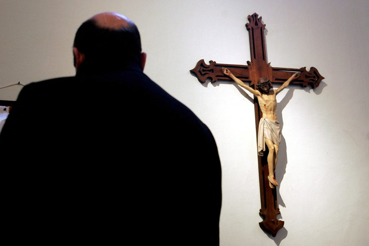 Vladi posredovali predlog za zakonsko prepoved političnega delovanja verskih skupnosti