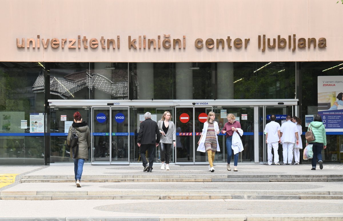V laboratoriju ljubljanskega UKC padla stropna plošča