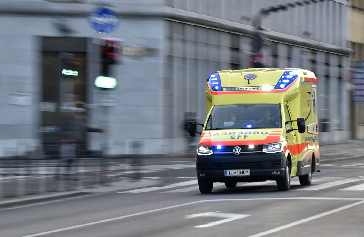 Nov primer poškodbe s pirotehniko: huje se je poškodoval otrok