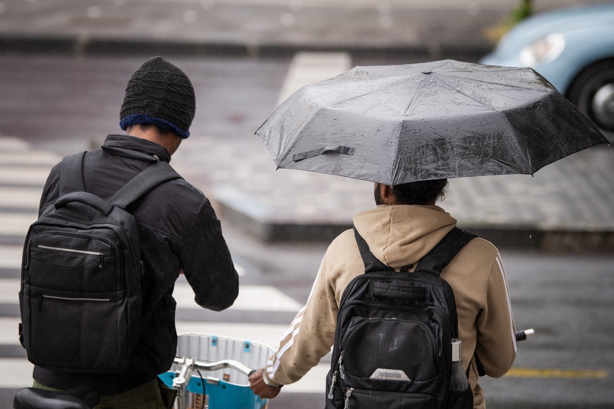 Pred nami precej deževni dnevi, meja sneženja se bo hitro dvignila