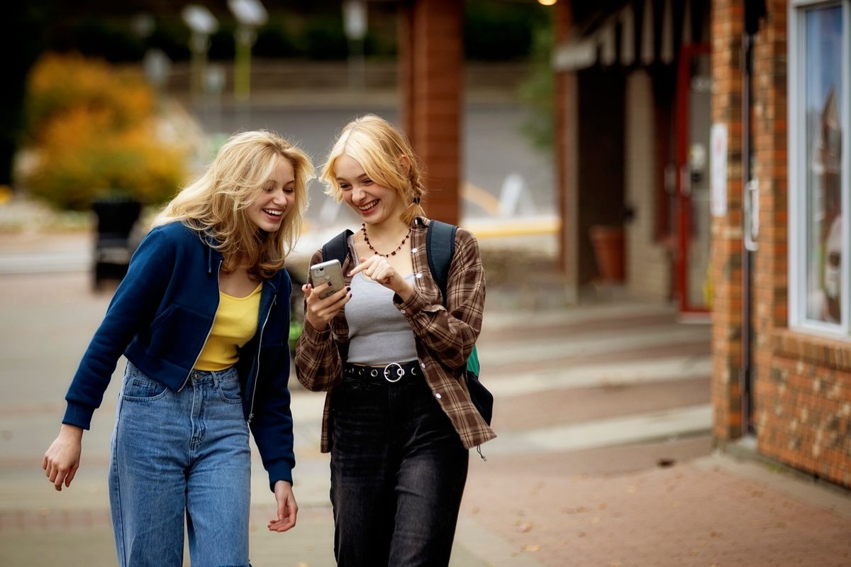 V Franciji pripravljajo zakon, ki bo razburil mlade