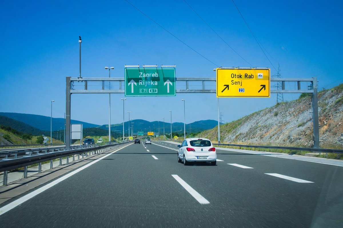 Bodite previdni, na hrvaški avtocesti je medved
