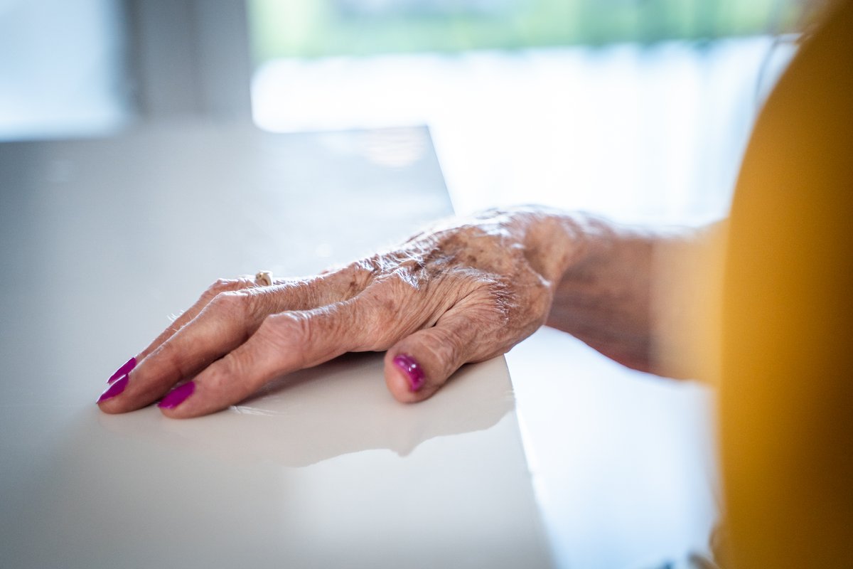 Srebrna nit: Ukinitev prispevka za dolgotrajno oskrbo je korak nazaj