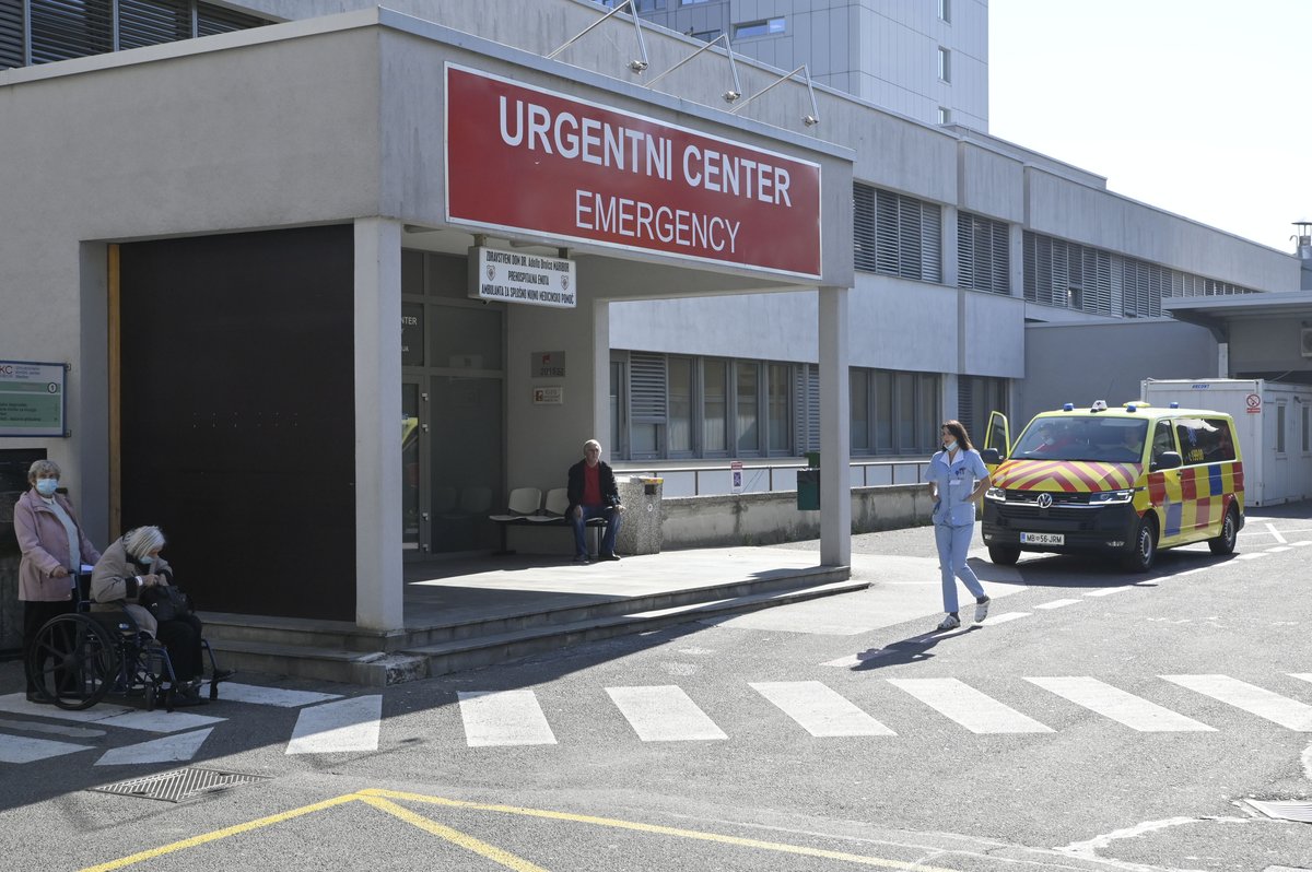 Policija obravnava napad na igrišču: pretepli naj bi osnovnošolca