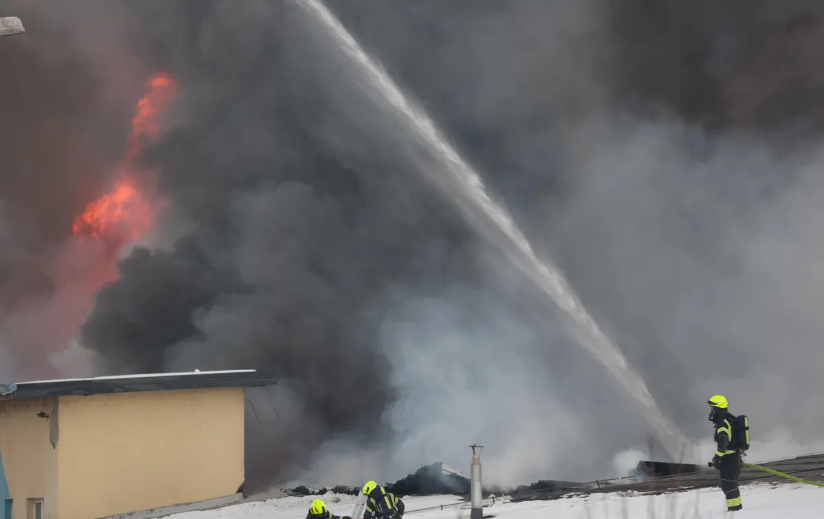V požaru v okolici Ptuja umrl otrok, drugi otrok hudo poškodovan