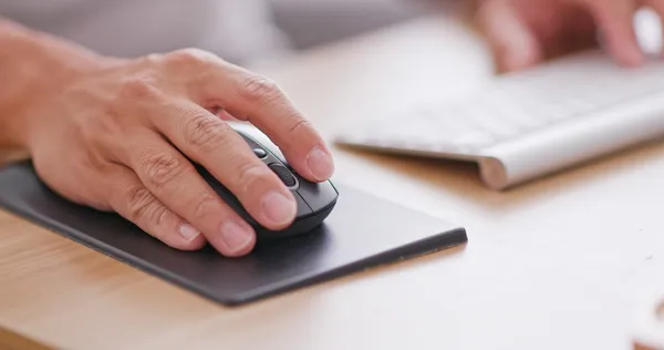 Zaradi lomljenega srca prosil za dopust. Reakcija šefa postala viralni hit