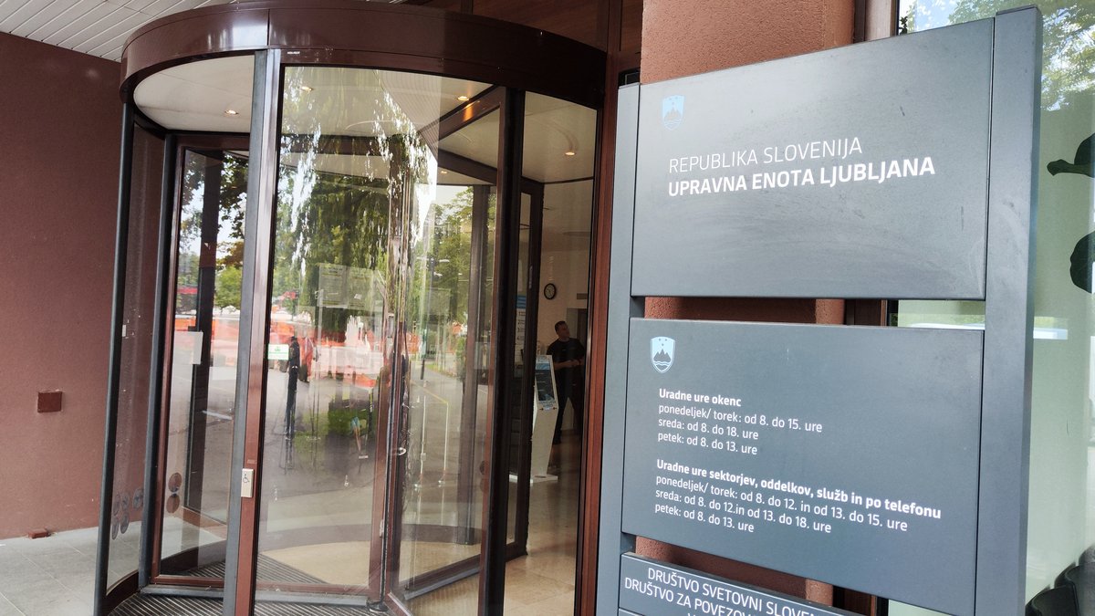 Ljubljanska upravna enota te dni s prilagojenim urnikom za obiskovalce
