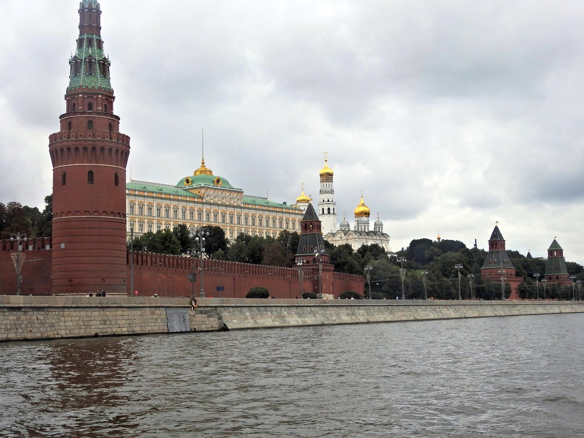 Pritisk na še zadnje kritične glasove v Rusiji in racija v uredništvu Nove Gazete