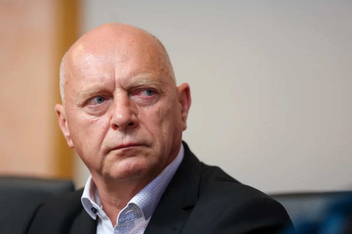 Minister Props načelnico kranjske upravne enote pozval k odstopu, ta ga je zavrnila