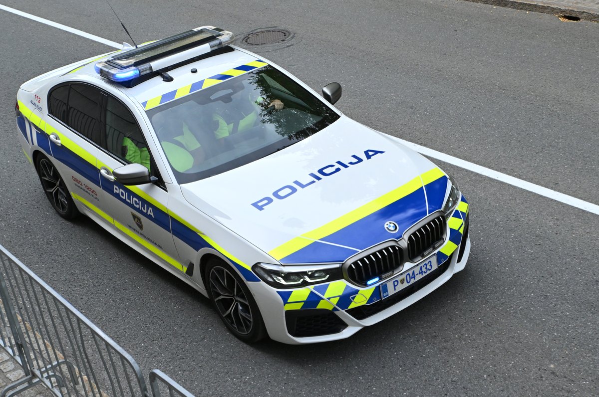 V Kamniku oče več ur zadrževal otroka in grozil, da ga bo poškodoval. Policijo je poklicala bivša partnerka