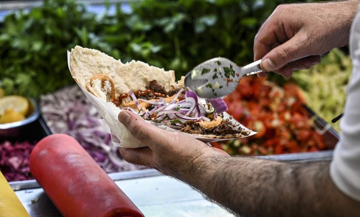 Prevara brez primere: turist za kebab namesto 1,7 evra plačal vrtoglavo ceno