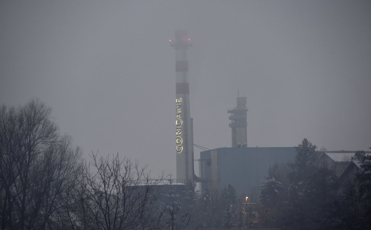 Kdaj bo konec te megle? "Imamo lepo vreme, ki ga ne vidimo"