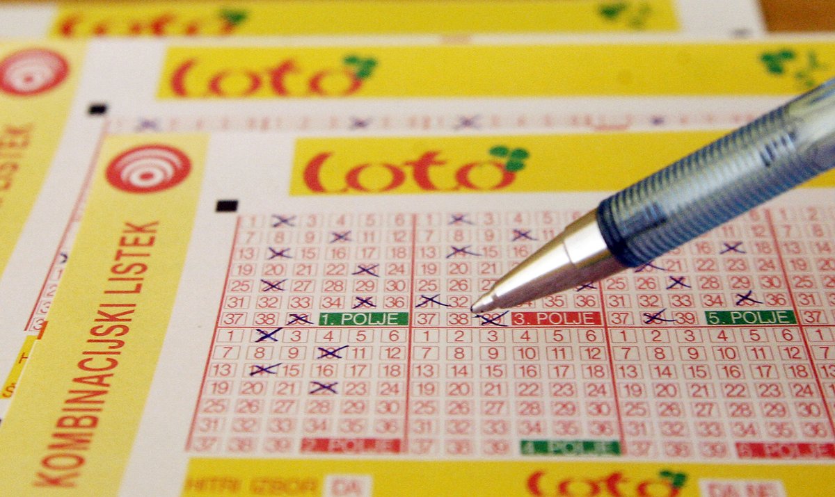 Župan je v skeču napovedal zadetek na lotu, nato je res prišel denar