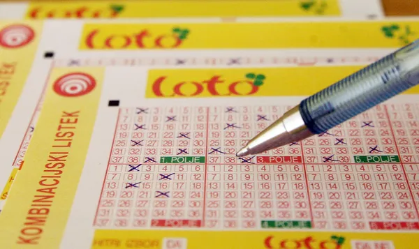 Župan je v skeču napovedal zadetek na lotu, nato je res prišel denar