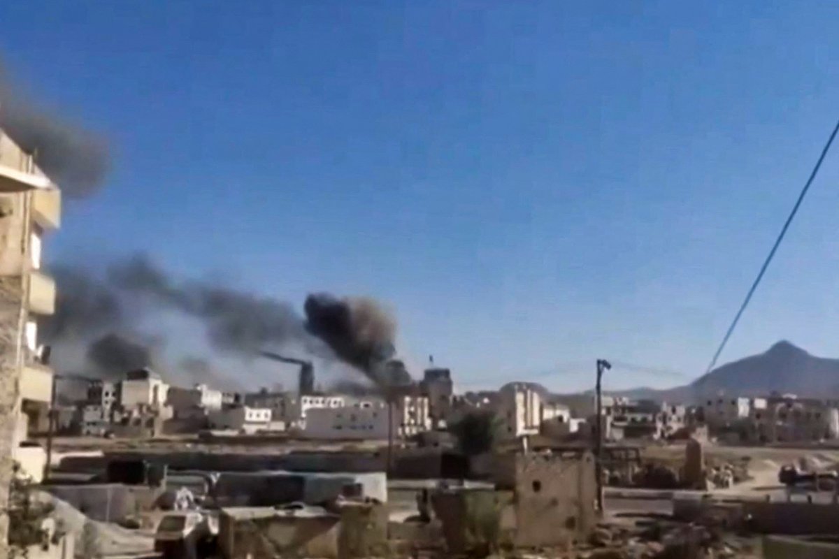 Zračni napad Savdske Arabije na položaje jemenskih separatistov, napetosti naraščajo