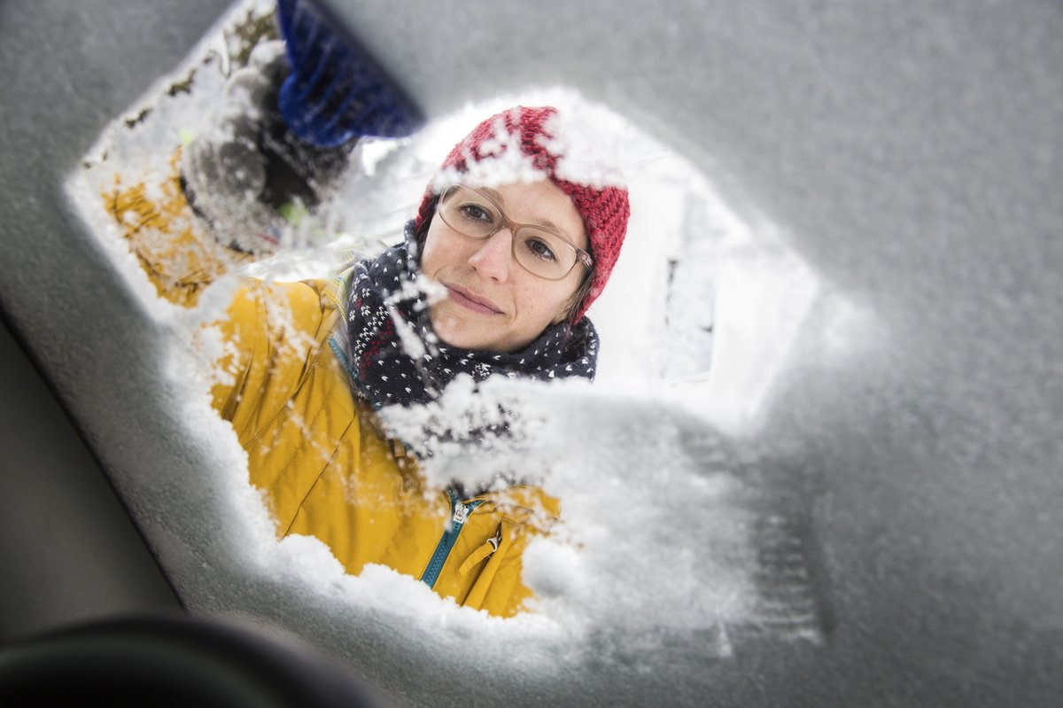 Ste strgalo za led ves čas uporabljali narobe? "Vozim že 17 let, pa tega nisem vedel"