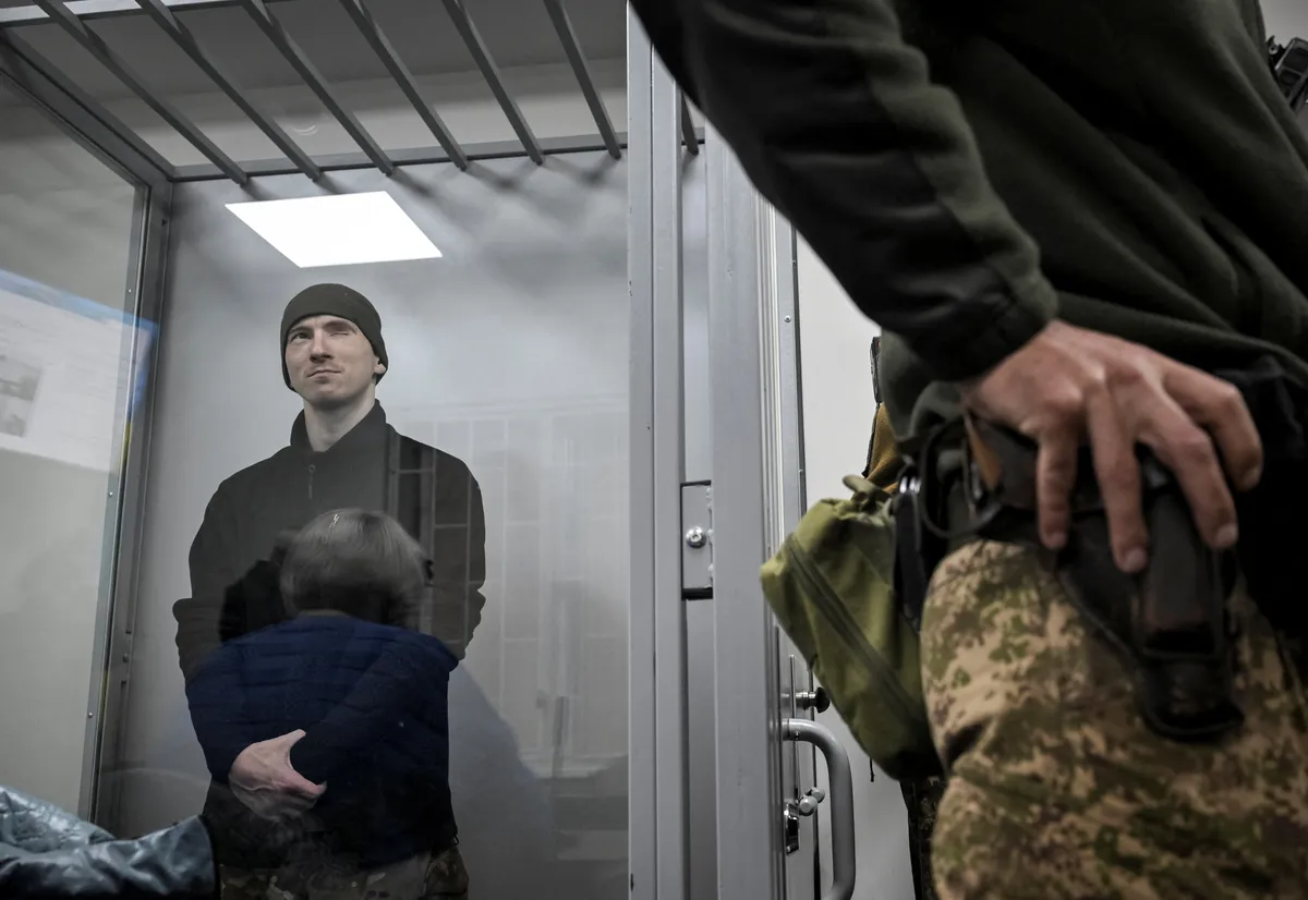 Zgodovinska obsodba v Ukrajini: dosmrtni zapor ruskemu vojaku za umor vojnega ujetnika