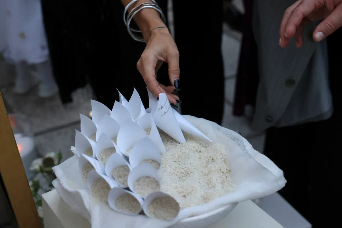 Grški kmetje zavohali priložnost pri razsipni tradiciji: na prodaj poročni riž