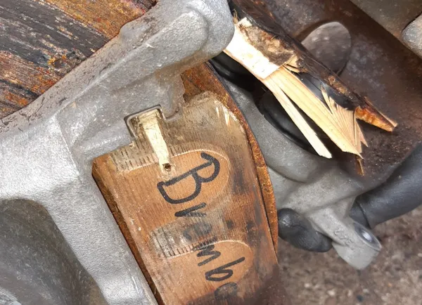 Kupil drag mercedes, potem pa klical policijo. "Ustvarjalno, a smrtno nevarno"