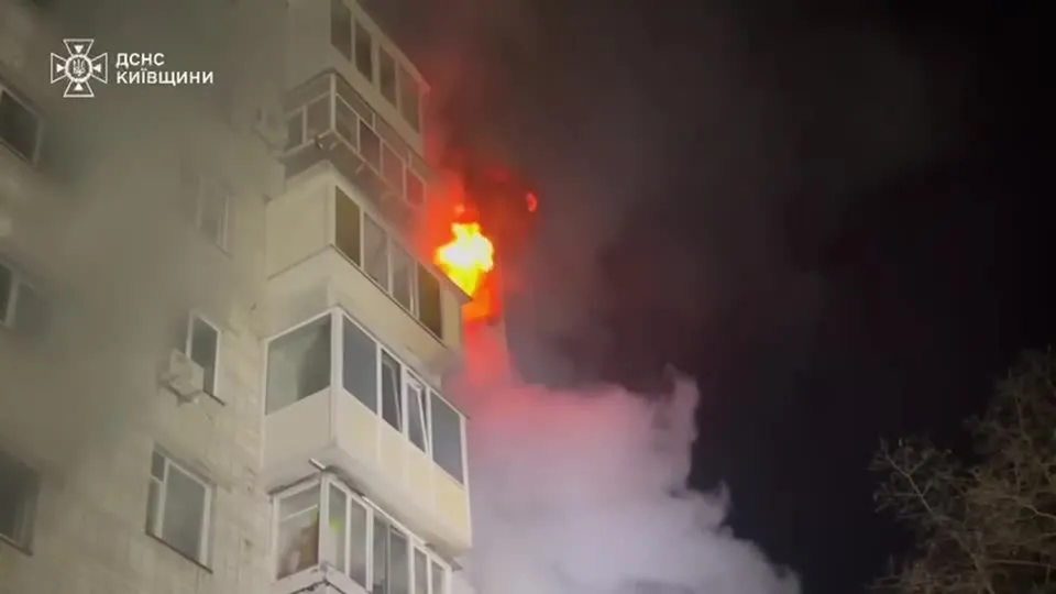 V napadu ruskega drona pri Kijevu smrtna žrtev, med ranjenimi tudi otrok