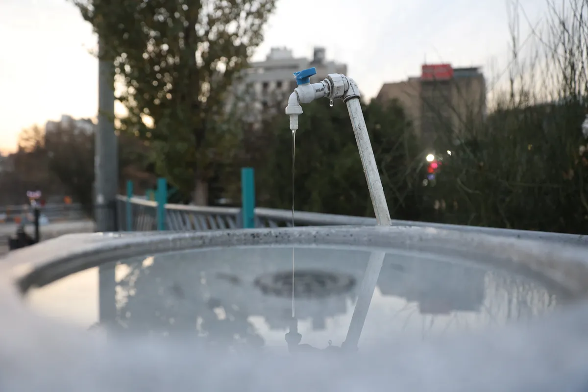 Katastrofalna suša: v Teheranu se bojijo, da voda kmalu ne bo več pritekla iz pip