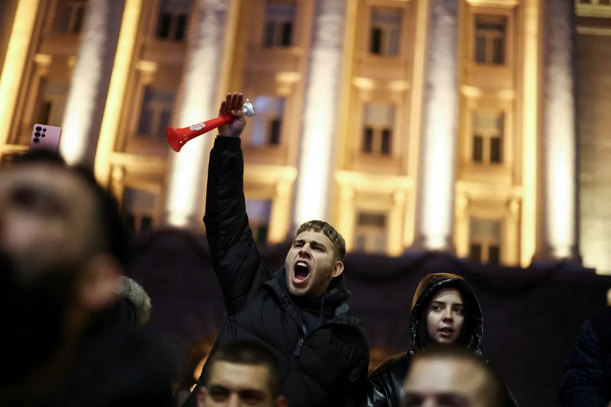 Več deset tisoč protestnikov zahtevalo odstop bolgarske vlade