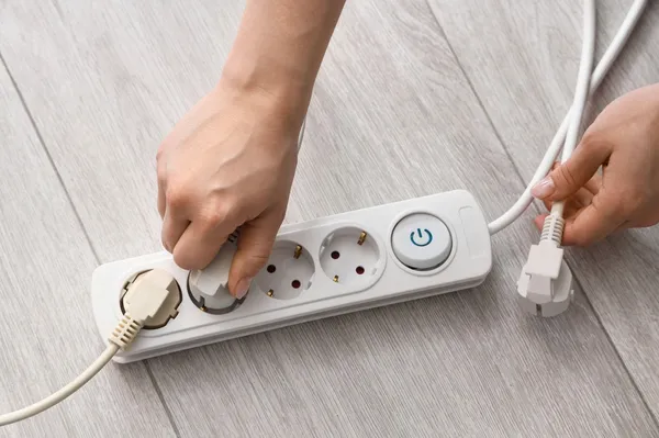 Naprave, ki jih izklopite, ko greste od doma. Račun za elektriko bo nižji