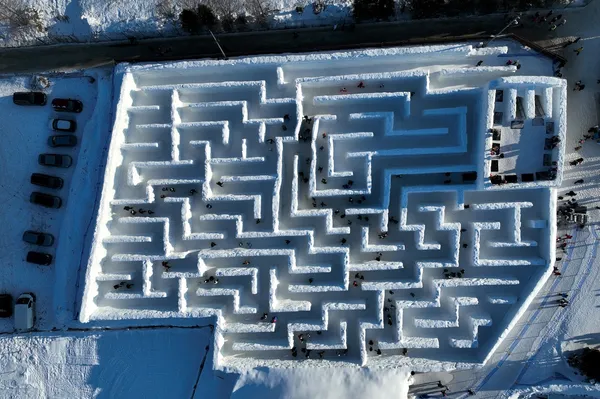 Največji snežni labirint na svetu ni zelo daleč od nas. Odprt je tudi letos