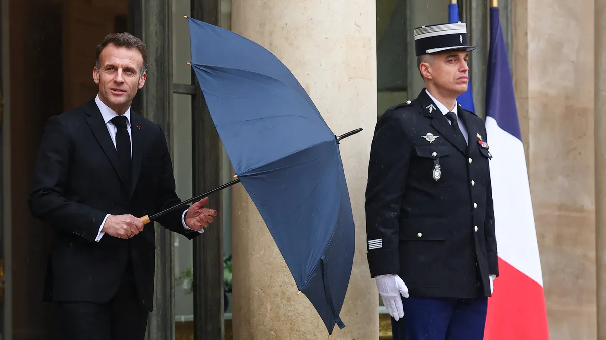 Macron: Če Rusija upa na premor zaradi vojne v Iranu, se moti