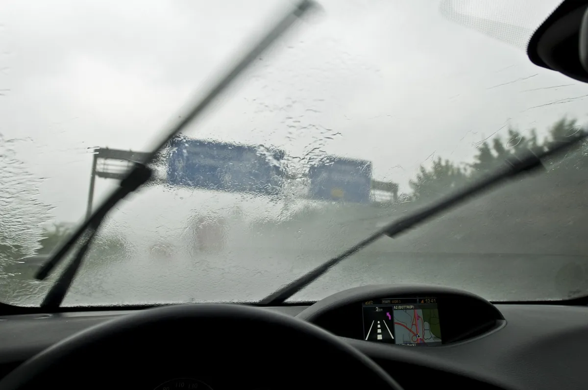 Enostaven trik, ki bo podaljšal življenje brisalcem avtomobilskih stekel