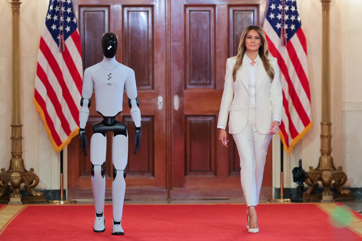 Melania Trump predstavila robota Platona, ki bi lahko poučeval ameriške otroke (VIDEO)