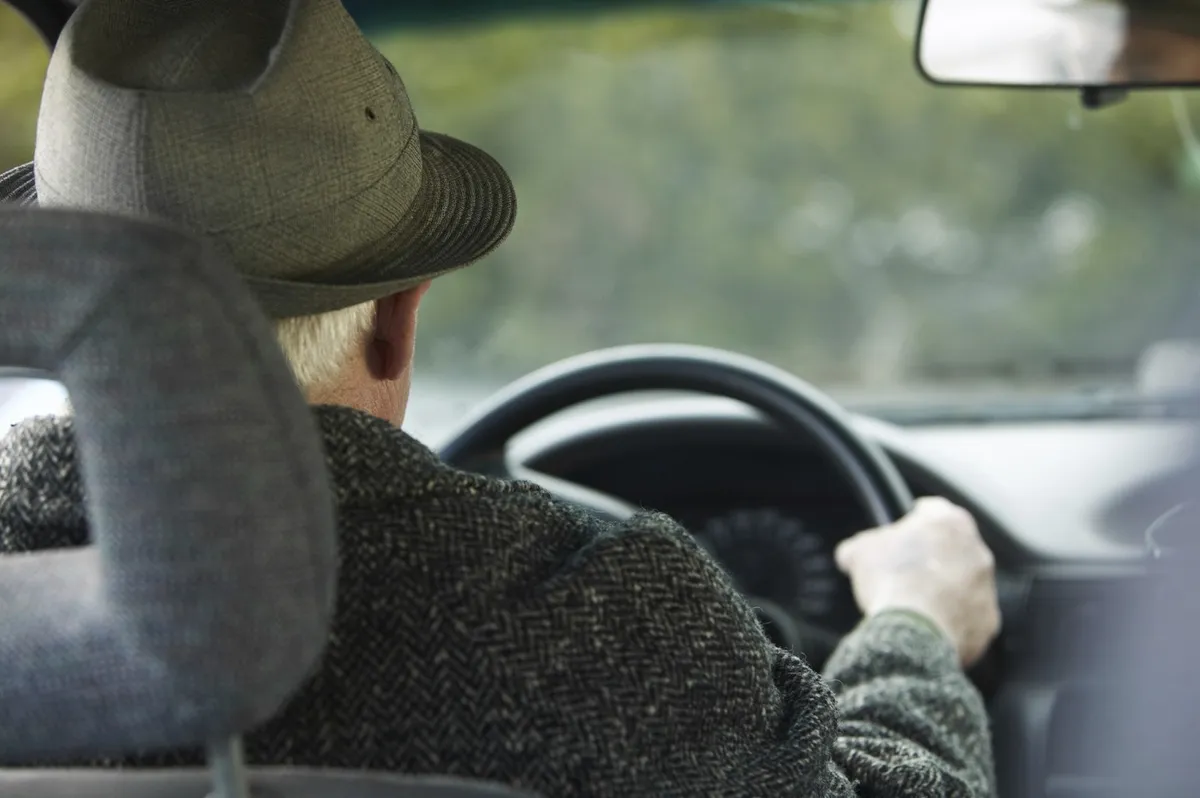 79-letni bogataš bo zaradi prehitre vožnje moral plačati 120.000 evrov kazni